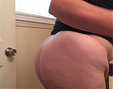 Wide Booty Blonde Shows Big Butthole